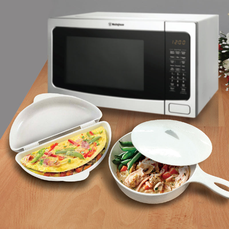 MICROWAVE OMELETTE MAKER AND SAUCEPAN